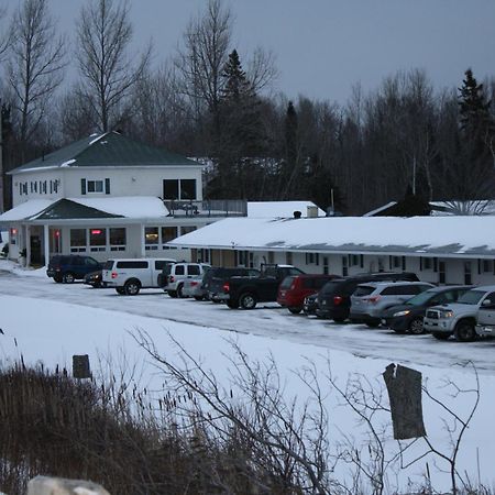 Carolyn Beach Inn Thessalon エクステリア 写真