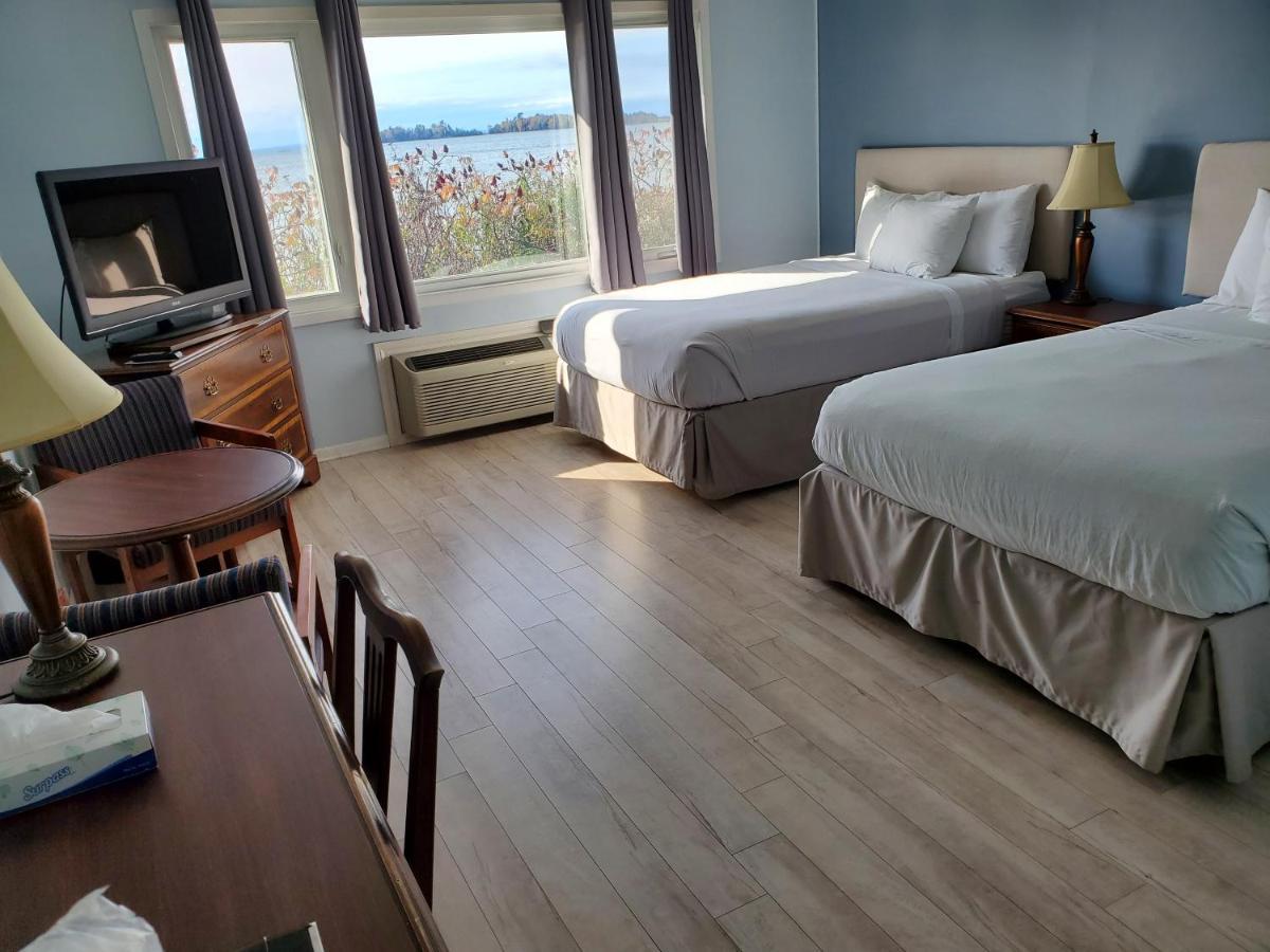 Carolyn Beach Inn Thessalon エクステリア 写真