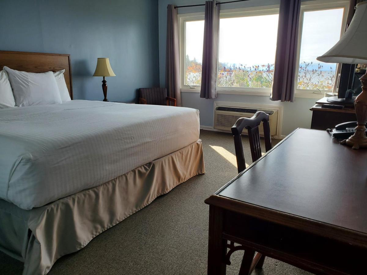 Carolyn Beach Inn Thessalon エクステリア 写真