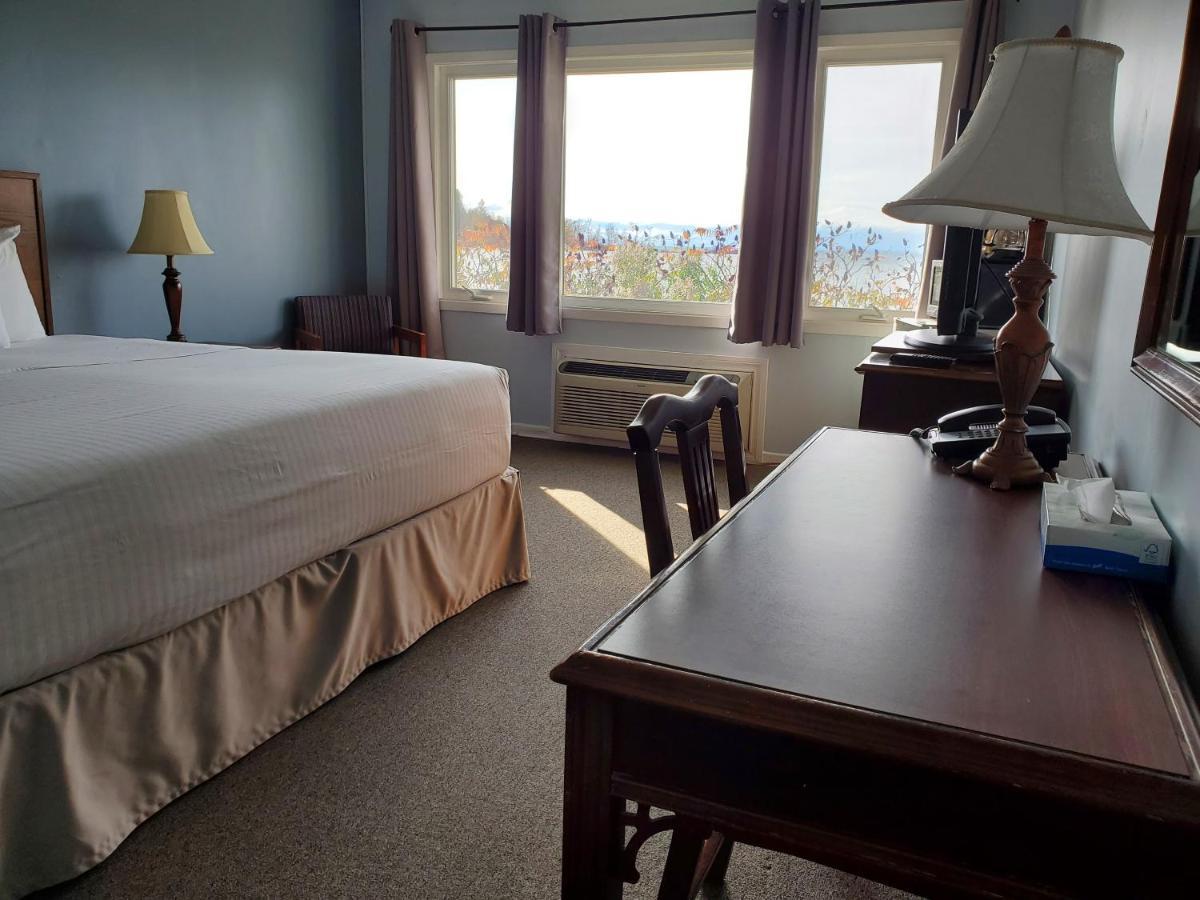 Carolyn Beach Inn Thessalon エクステリア 写真