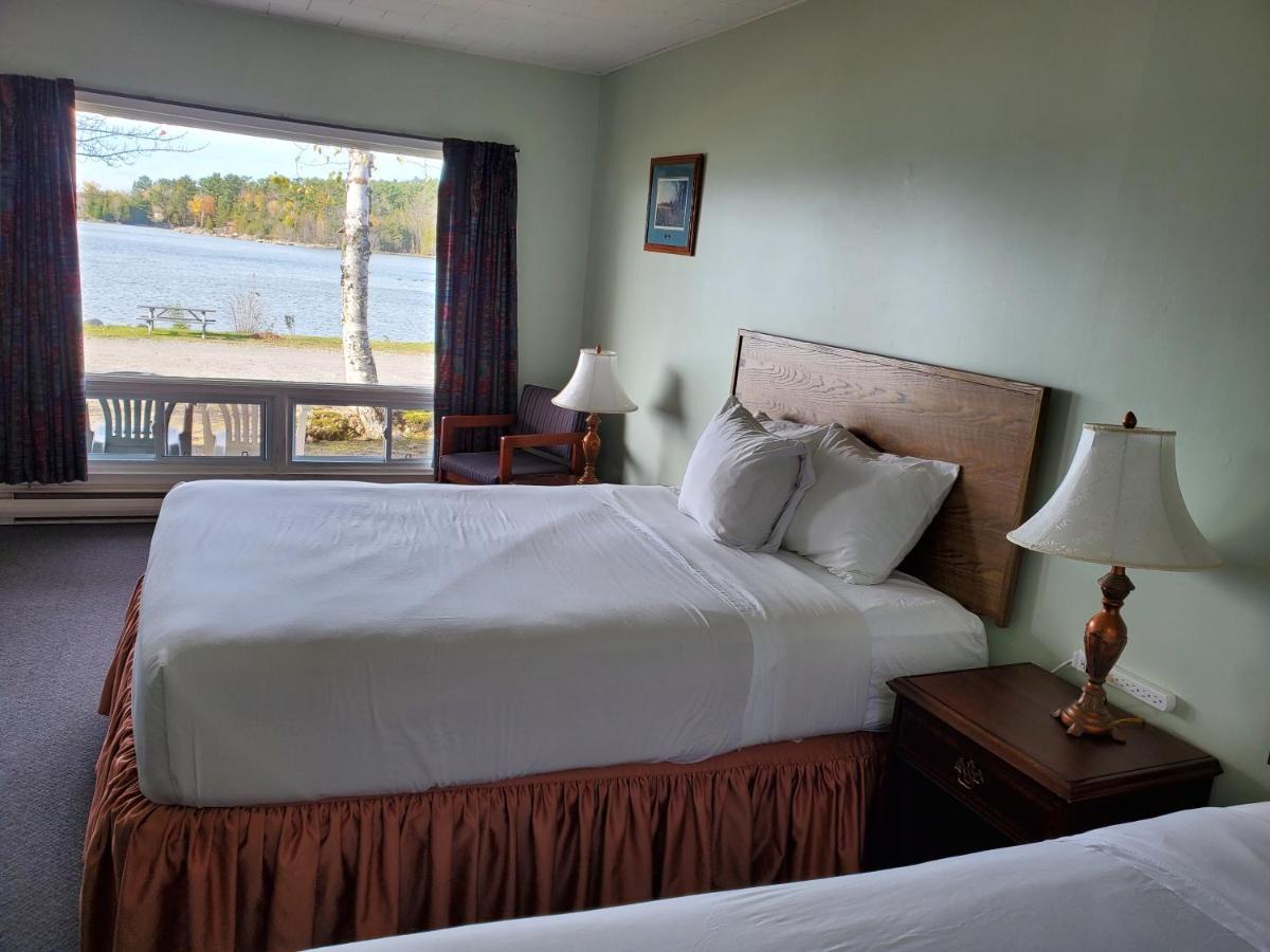 Carolyn Beach Inn Thessalon エクステリア 写真