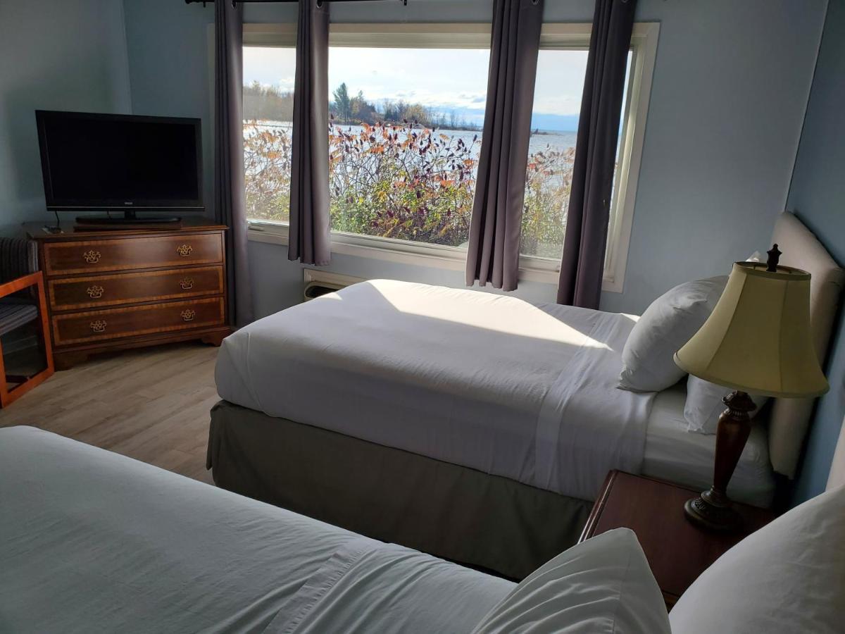 Carolyn Beach Inn Thessalon エクステリア 写真