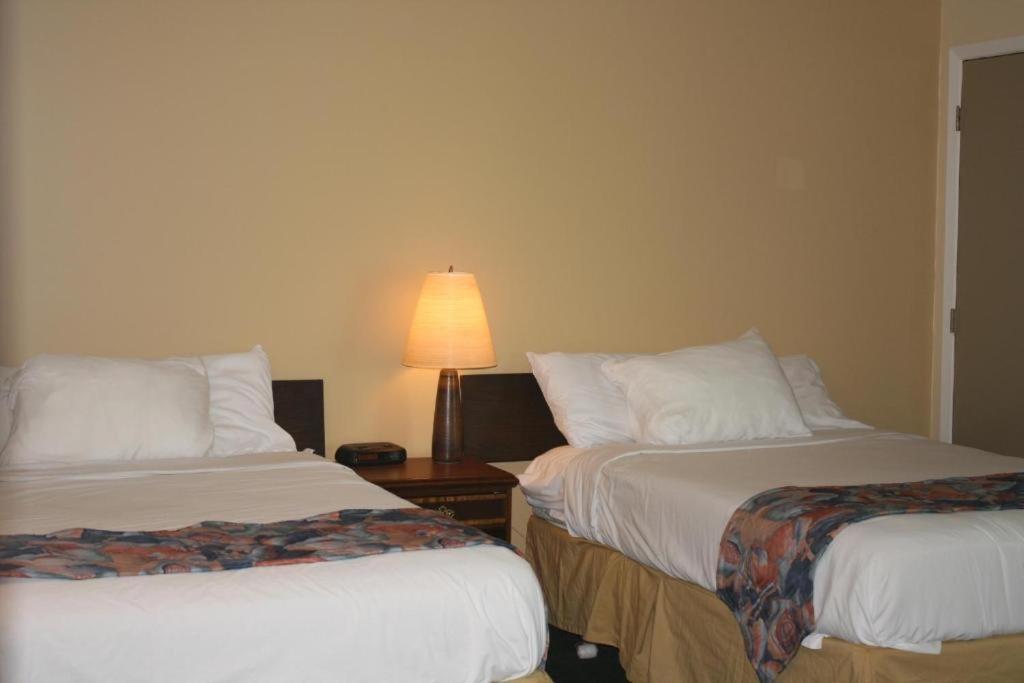 Carolyn Beach Inn Thessalon エクステリア 写真