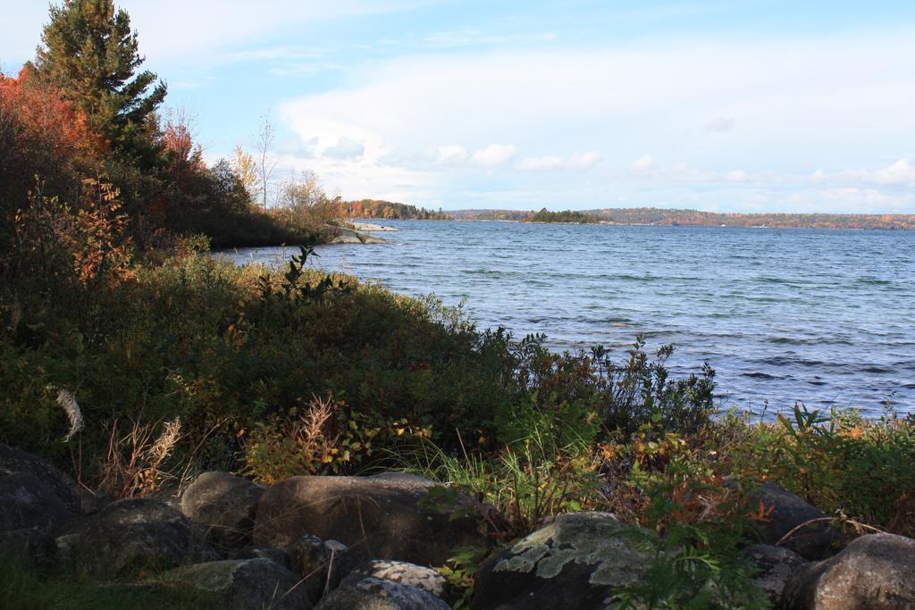 Carolyn Beach Inn Thessalon エクステリア 写真