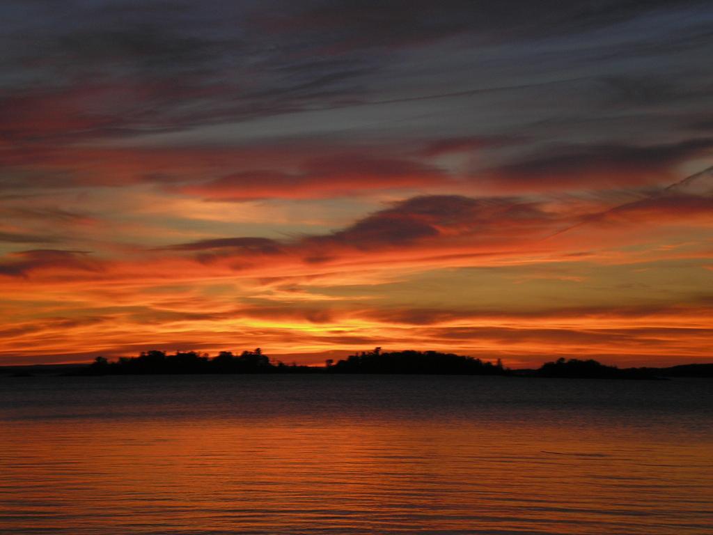 Carolyn Beach Inn Thessalon エクステリア 写真