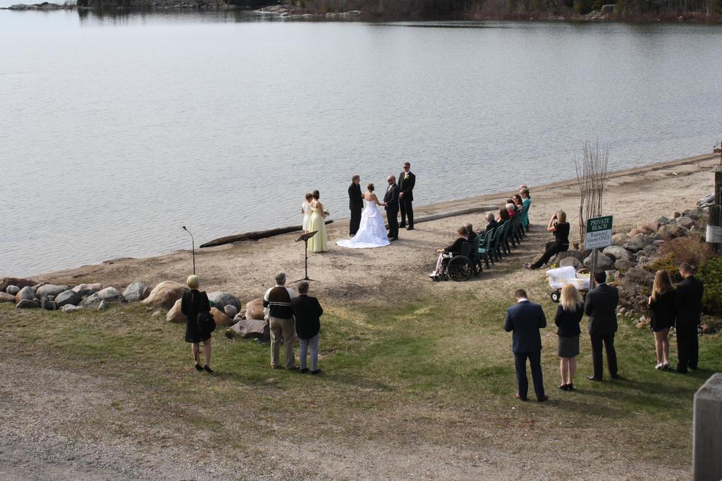 Carolyn Beach Inn Thessalon エクステリア 写真