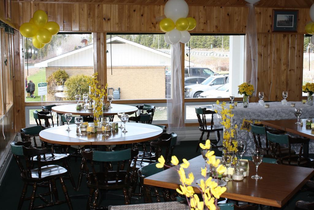 Carolyn Beach Inn Thessalon エクステリア 写真