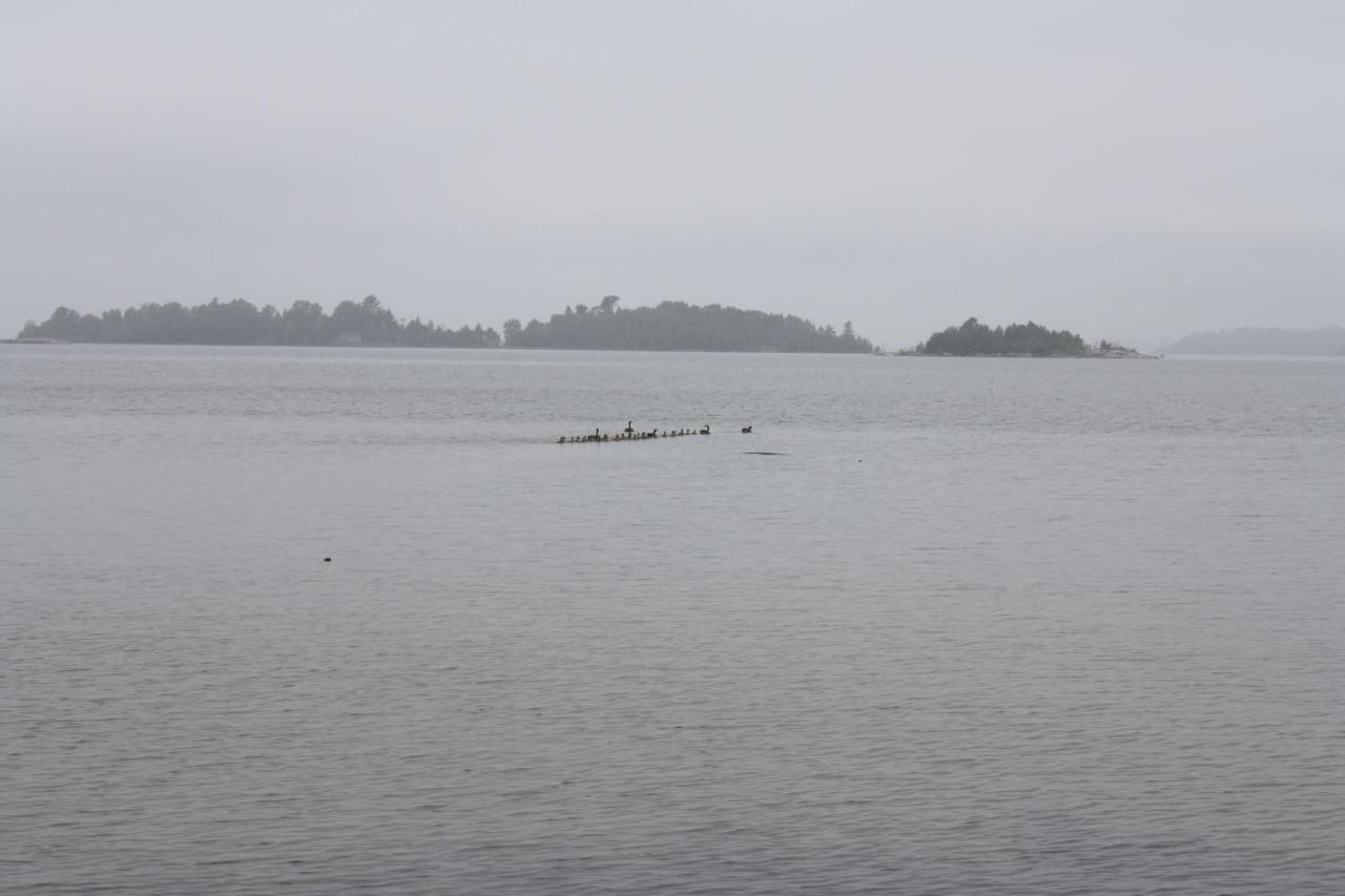 Carolyn Beach Inn Thessalon エクステリア 写真