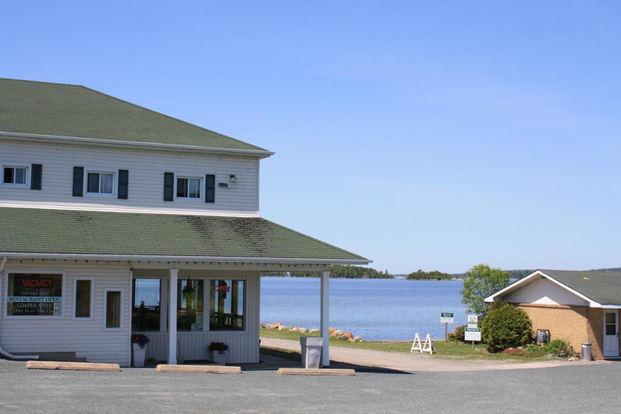 Carolyn Beach Inn Thessalon エクステリア 写真