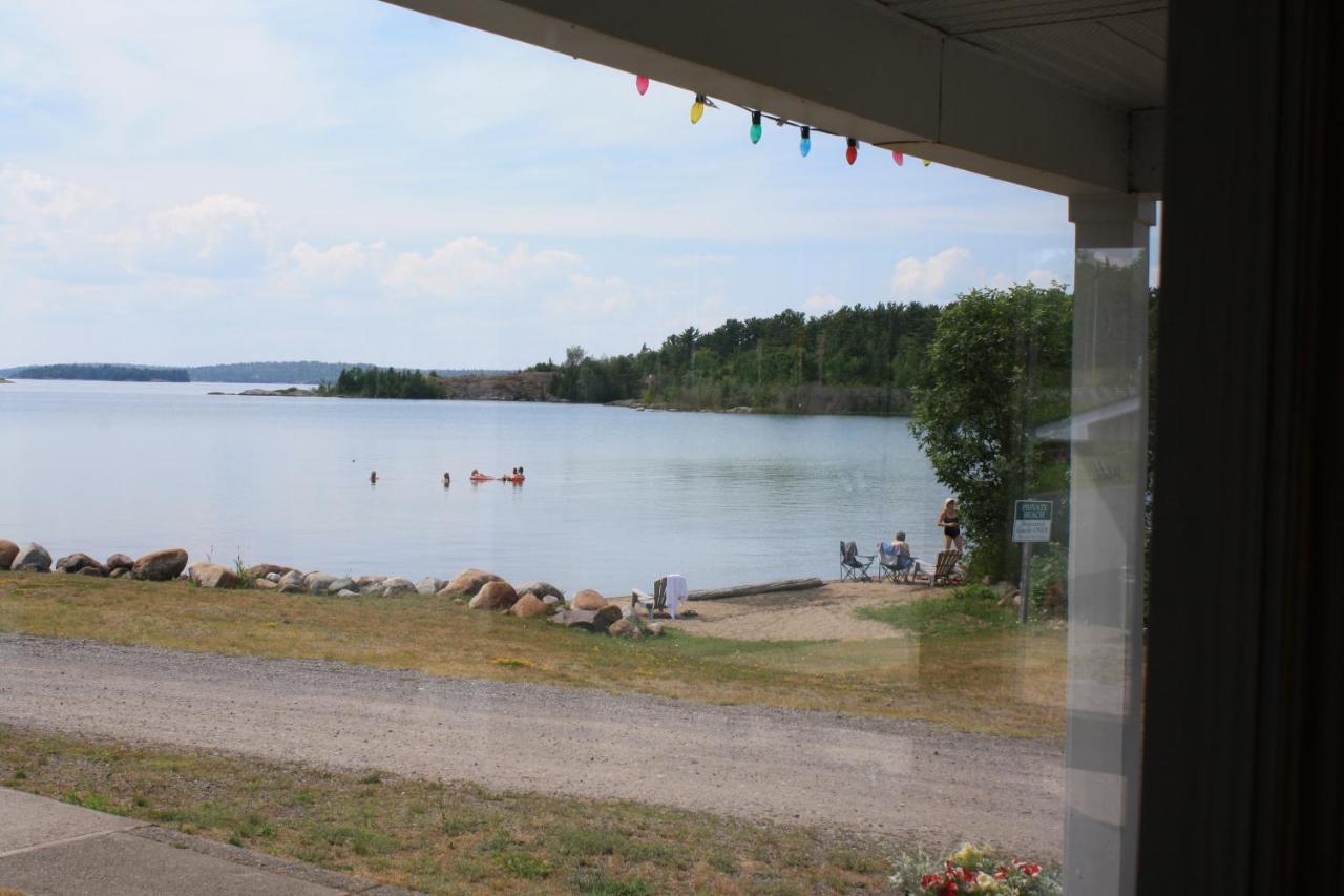 Carolyn Beach Inn Thessalon エクステリア 写真