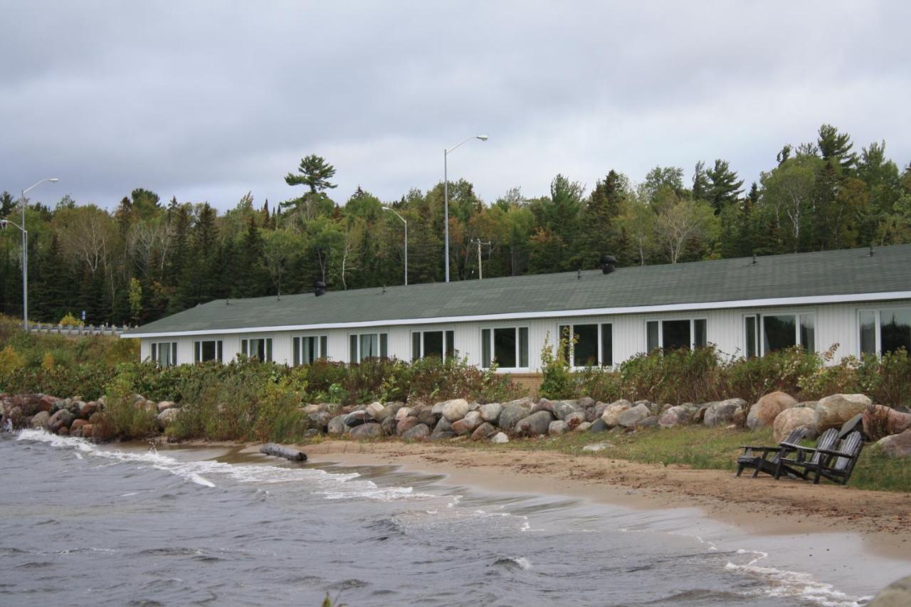 Carolyn Beach Inn Thessalon エクステリア 写真