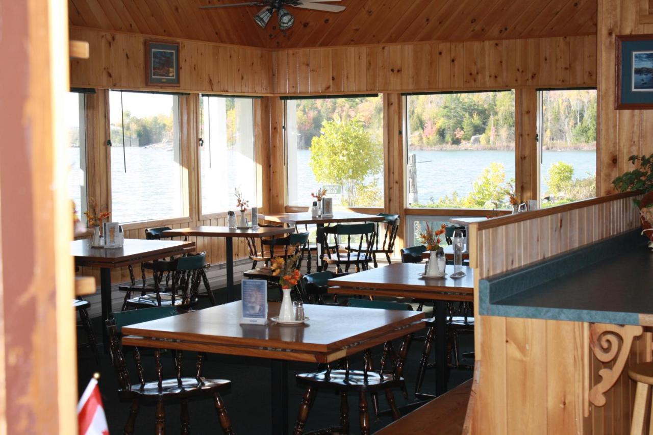 Carolyn Beach Inn Thessalon エクステリア 写真