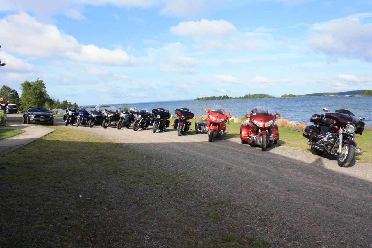 Carolyn Beach Inn Thessalon エクステリア 写真